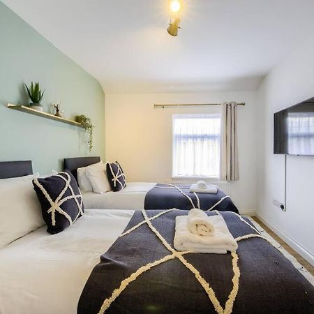 Low Rate For A 4-Bedroom House In Coventry With Free Unlimited Wi-Fi 2 Car Parking 53 Qmc Eksteriør billede