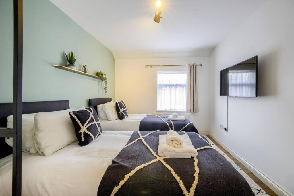 Low Rate For A 4-Bedroom House In Coventry With Free Unlimited Wi-Fi 2 Car Parking 53 Qmc Eksteriør billede
