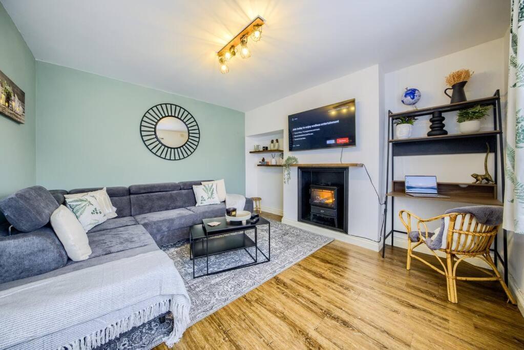 Low Rate For A 4-Bedroom House In Coventry With Free Unlimited Wi-Fi 2 Car Parking 53 Qmc Eksteriør billede
