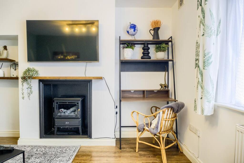 Low Rate For A 4-Bedroom House In Coventry With Free Unlimited Wi-Fi 2 Car Parking 53 Qmc Eksteriør billede