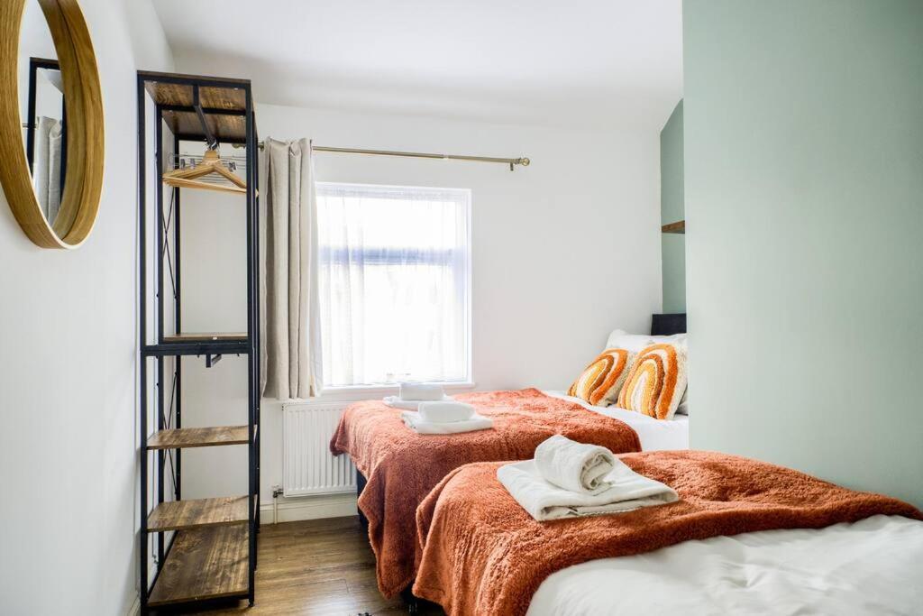 Low Rate For A 4-Bedroom House In Coventry With Free Unlimited Wi-Fi 2 Car Parking 53 Qmc Eksteriør billede
