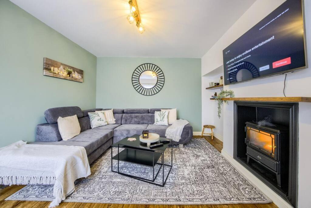 Low Rate For A 4-Bedroom House In Coventry With Free Unlimited Wi-Fi 2 Car Parking 53 Qmc Eksteriør billede