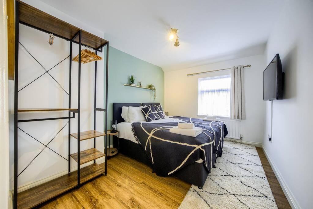 Low Rate For A 4-Bedroom House In Coventry With Free Unlimited Wi-Fi 2 Car Parking 53 Qmc Eksteriør billede