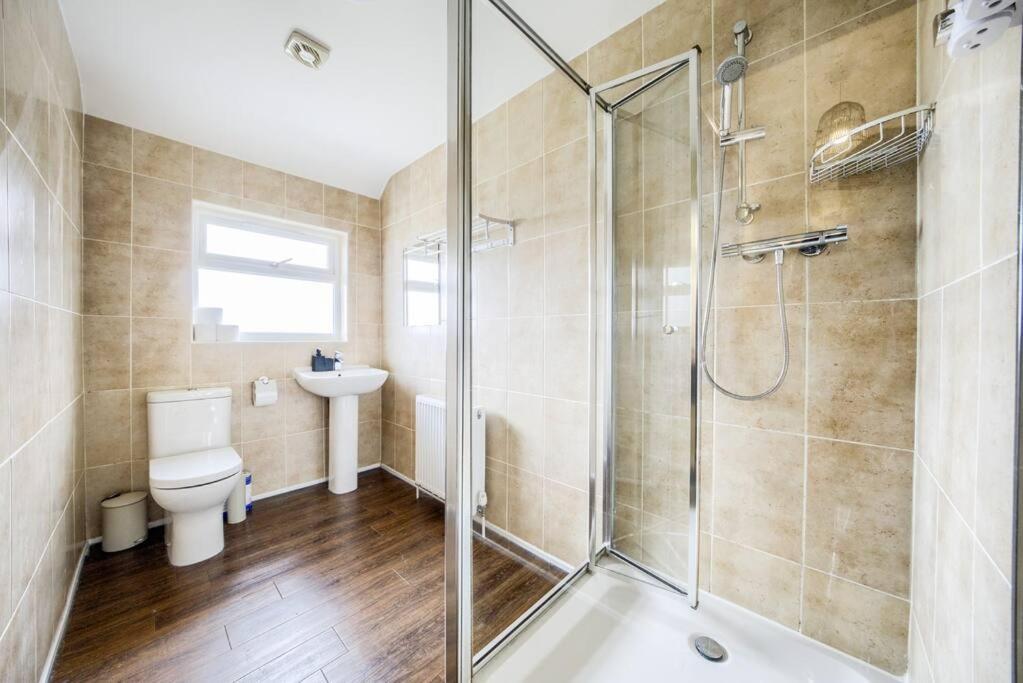 Low Rate For A 4-Bedroom House In Coventry With Free Unlimited Wi-Fi 2 Car Parking 53 Qmc Eksteriør billede