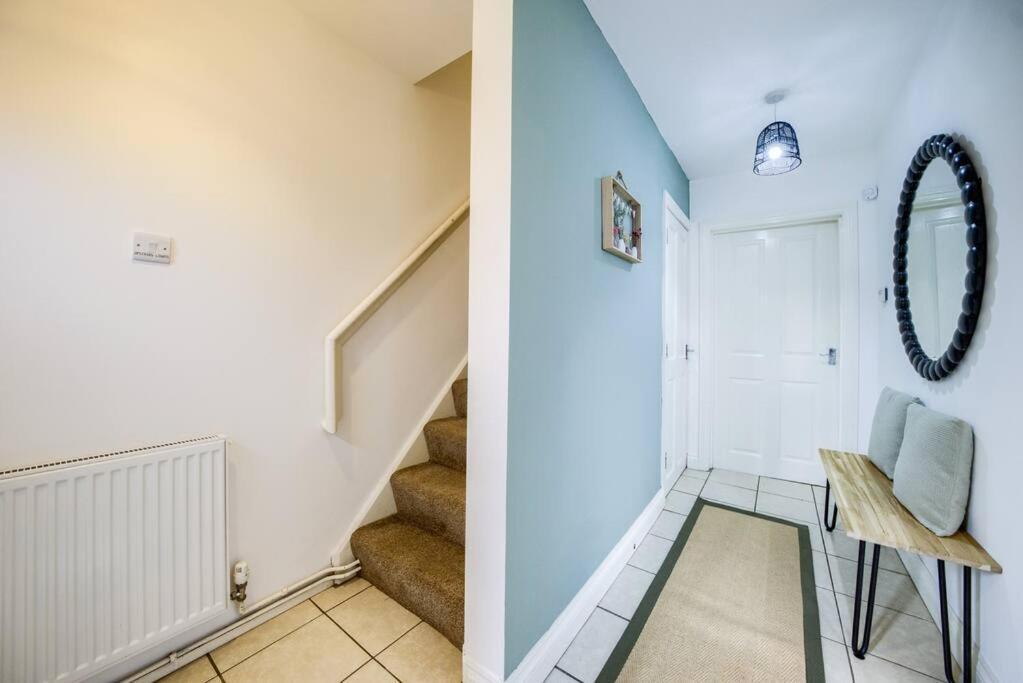 Low Rate For A 4-Bedroom House In Coventry With Free Unlimited Wi-Fi 2 Car Parking 53 Qmc Eksteriør billede