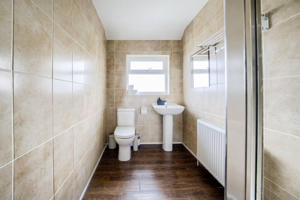 Low Rate For A 4-Bedroom House In Coventry With Free Unlimited Wi-Fi 2 Car Parking 53 Qmc Eksteriør billede